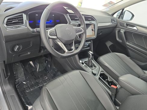 Certified 2022 Volkswagen Tiguan SE w/ Panoramic Sunroof Package image 16