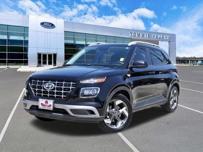 Used 2022 Hyundai Venue SEL w/ Cargo Package