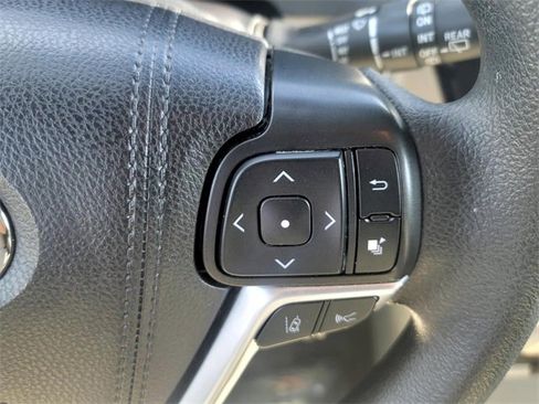 Used 2020 Toyota Sienna LE image 18