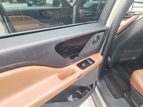 Used 2023 Lincoln Aviator Reserve w/ Equipment Group 201A image 17