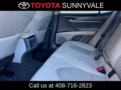 Used 2022 Toyota Camry SE FWD image 6