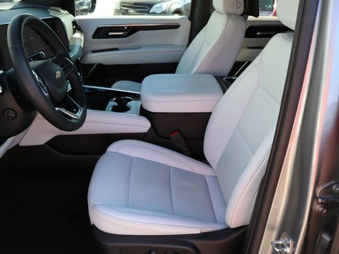 Used 2025 Chevrolet Tahoe Premier AWD/4WD image 19