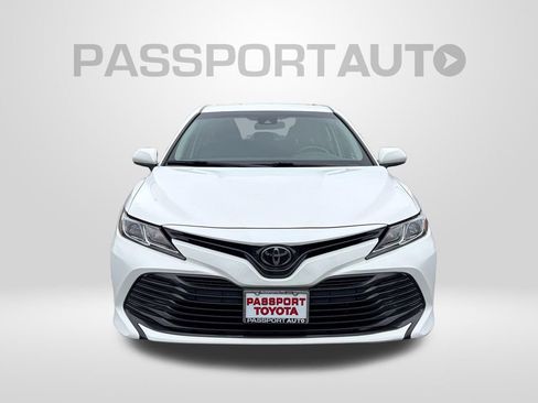 Used 2018 Toyota Camry LE FWD image 12