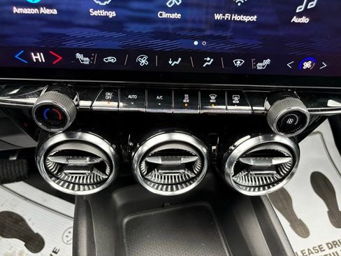 Used 2024 Chevrolet Blazer EV LT image 32