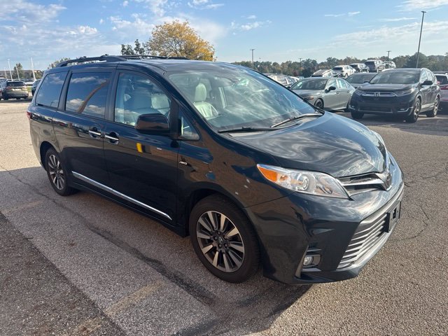 Used 2018 Toyota Sienna XLE w/ XLE Navigation Package AWD/4WD image 2