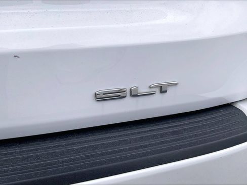Used 2022 GMC Yukon XL SLT w/ SLT Luxury Package AWD/4WD image 32