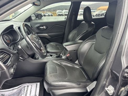 Used 2019 Jeep Cherokee Limited image 11