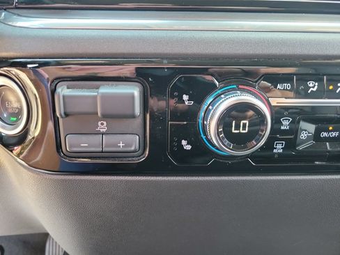Used 2025 GMC Sierra 1500 SLT AWD/4WD image 14