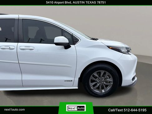 Used 2021 Toyota Sienna LE image 4