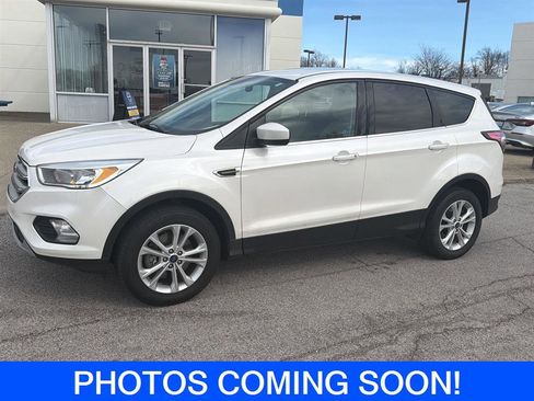 Used 2017 Ford Escape SE w/ SE Cold Weather Package image 1