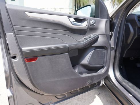Used 2022 Ford Escape SEL w/ Technology Package image 8