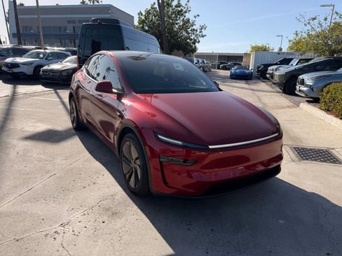 Used 2026 Tesla Model Y AWD image 7