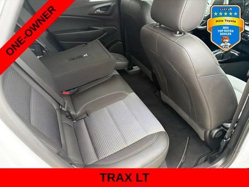 Used 2025 Chevrolet Trax LT FWD image 11