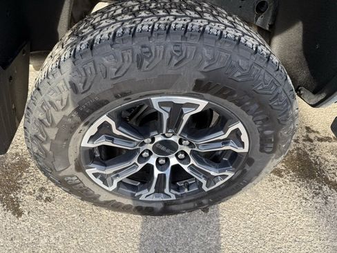 Used 2023 GMC Canyon AT4 w/ AT4 Premium Package image 17