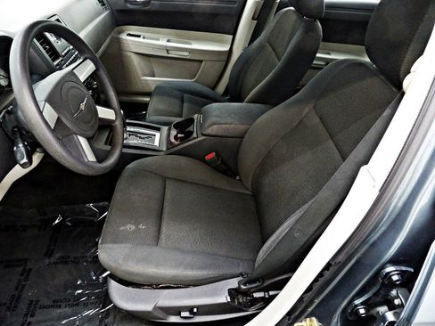 Used 2006 Chrysler 300 RWD image 8