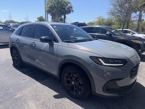 Used 2023 Honda HR-V Sport image 2