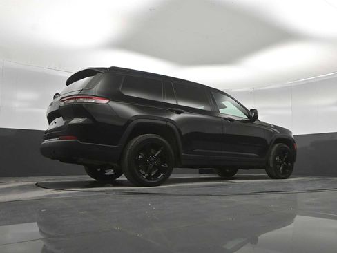 Used 2022 Jeep Grand Cherokee L Laredo AWD/4WD image 37