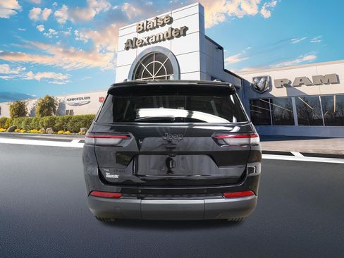 Used 2023 Jeep Grand Cherokee L Laredo AWD/4WD image 7