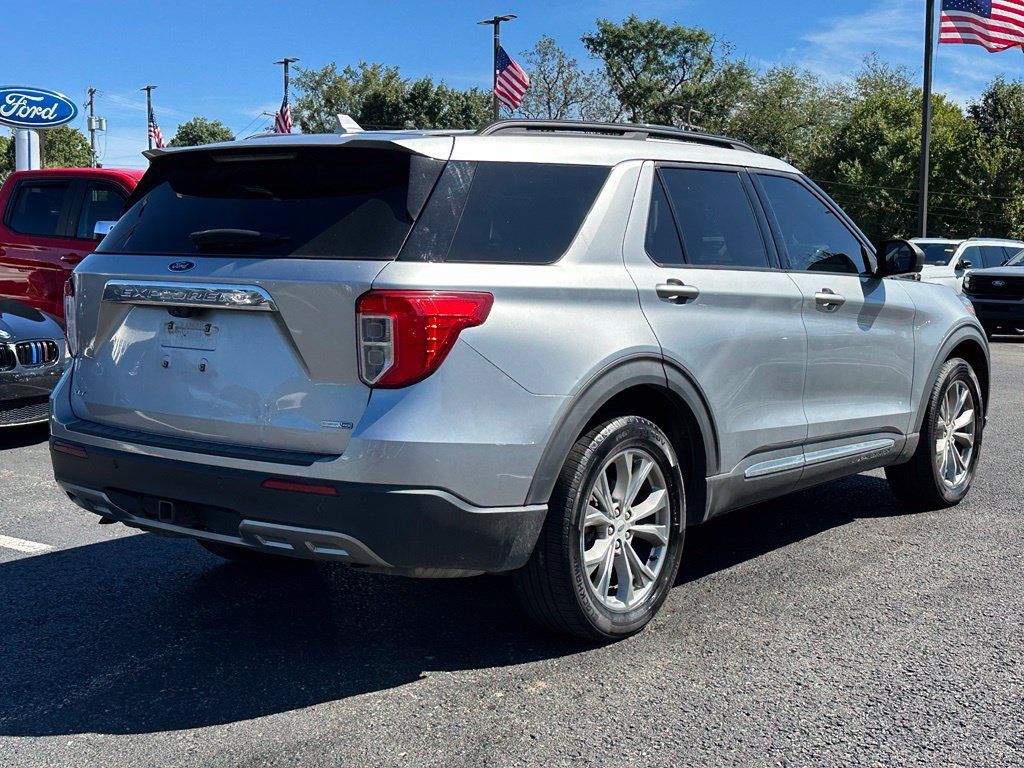 Used 2020 Ford Explorer XLT w/ Equipment Group 202A AWD/4WD image 24