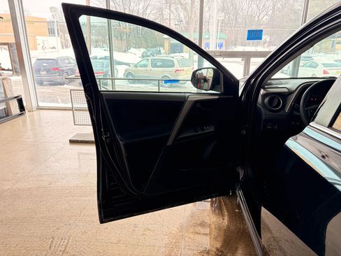Used 2016 Toyota RAV4 LE image 10
