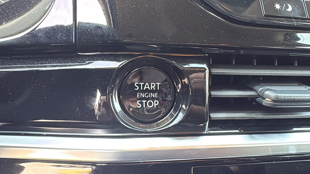 Used 2025 Nissan Pathfinder SL AWD/4WD image 18