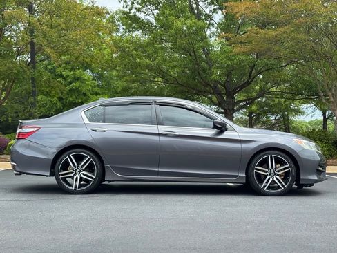 Used 2017 Honda Accord Sport image 2