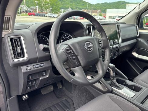 Used 2025 Nissan Frontier SV w/ SV Convenience Package AWD/4WD image 10