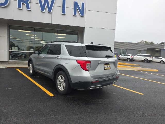 Used 2023 Ford Explorer XLT w/ Equipment Group 202A AWD/4WD image 3