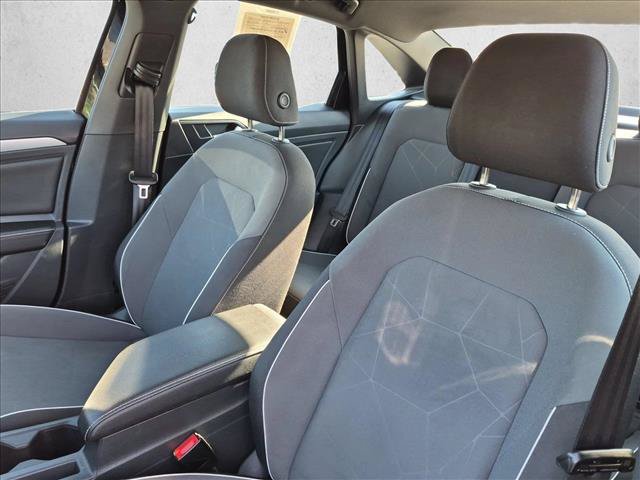 Used 2025 Volkswagen Jetta Sport FWD image 25