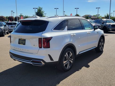Used 2022 Kia Sorento SX w/ Panoramic Sunroof Package AWD/4WD image 4