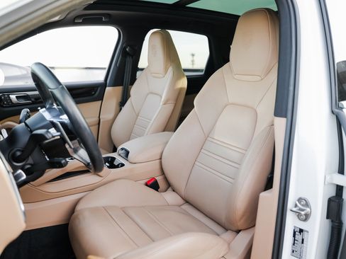 Certified 2023 Porsche Cayenne image 5