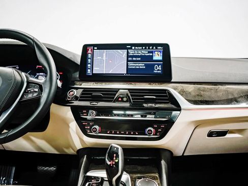 Used 2023 BMW 530i w/ Premium Package image 13