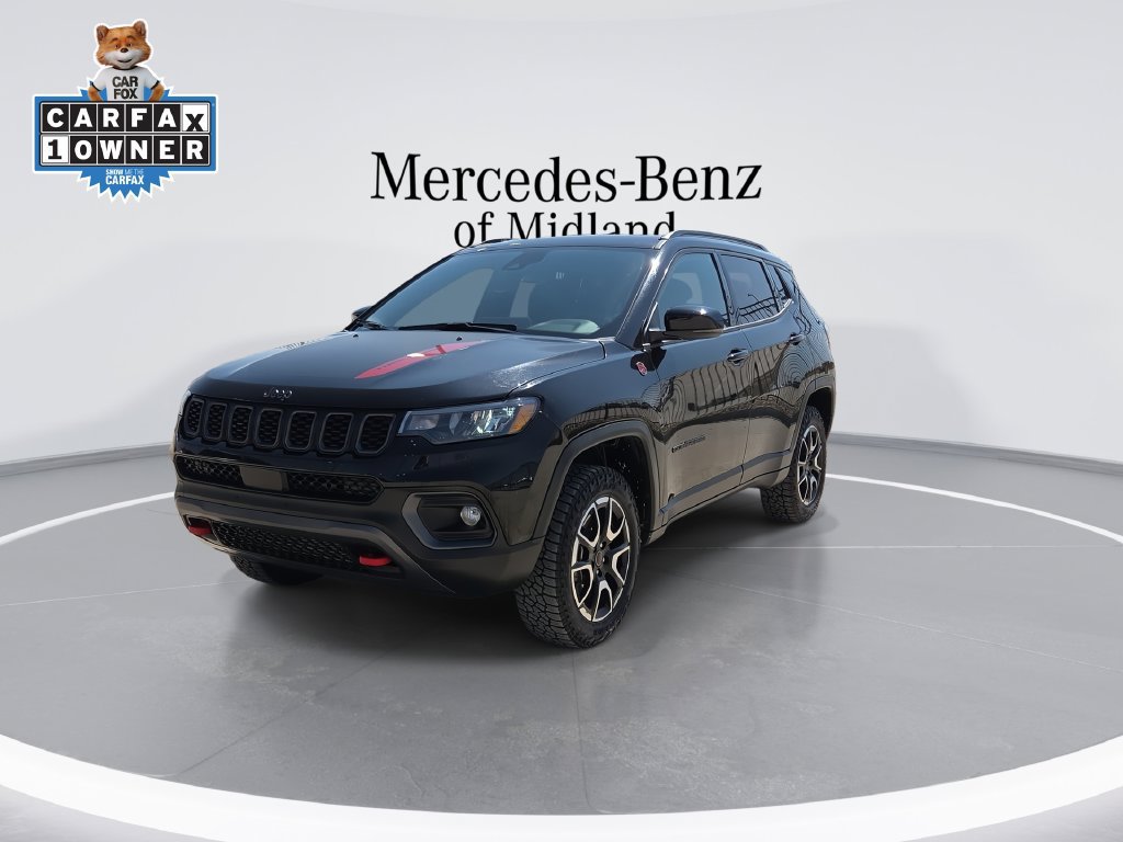 Used 2025 Jeep Compass Trailhawk AWD/4WD image 4