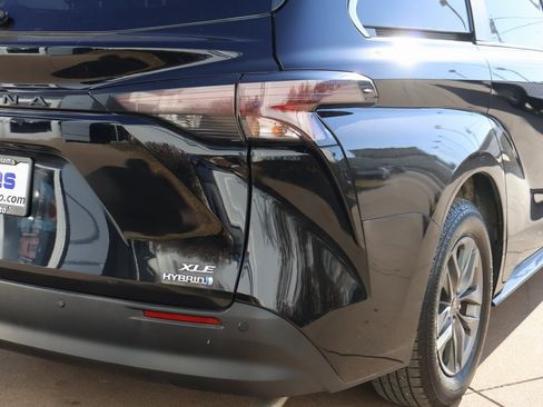 Used 2024 Toyota Sienna XLE image 14