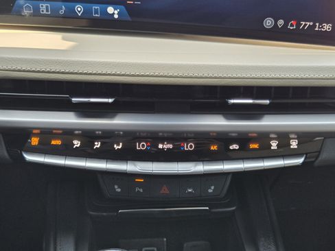 Used 2024 Cadillac XT4 Luxury w/ Cold Weather Package FWD image 15