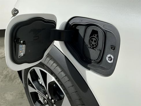 Used 2025 Ford Mustang Mach-E Select image 21