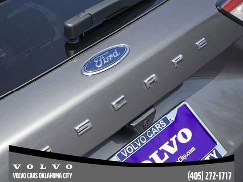 Used 2022 Ford Escape SE w/ SE Sport Appearance Package image 10