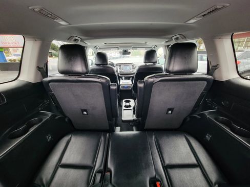 Used 2019 Toyota Highlander XLE image 16