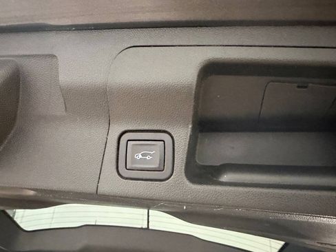 Used 2017 GMC Acadia SLE FWD image 16