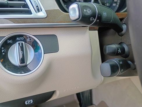 Used 2014 Mercedes-Benz E 250 BlueTEC Sedan image 26