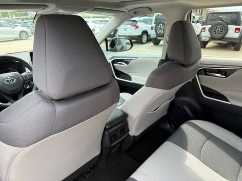Used 2025 Toyota RAV4 XLE w/ Convenience Package image 27