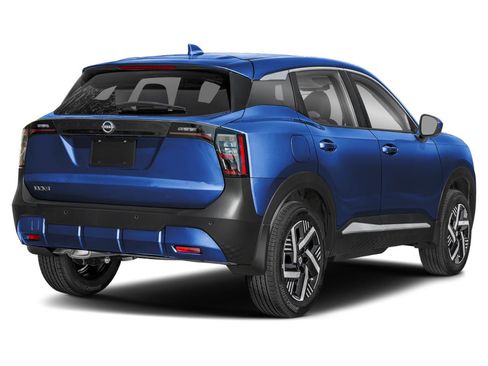 Used 2025 Nissan Kicks SV AWD/4WD image 2