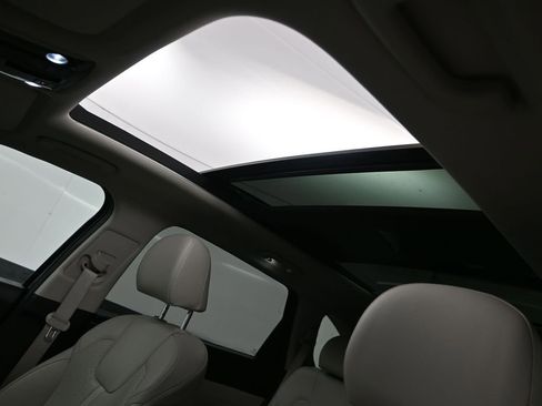 Certified 2023 Kia Sorento SX image 29