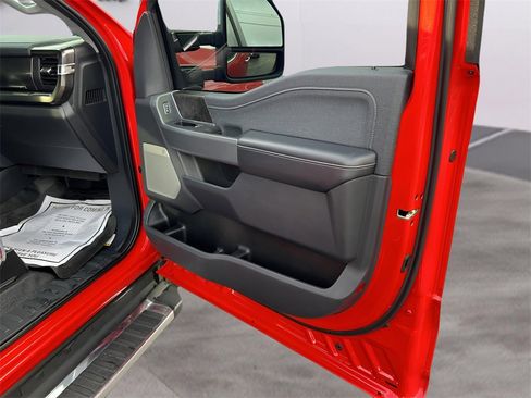 Used 2023 Ford F350 Lariat w/ Chrome Package image 25