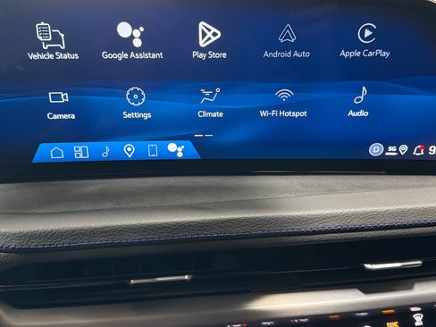 Used 2025 Cadillac XT4 Sport w/ LPO, Onyx Lite Package FWD image 25