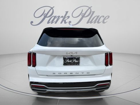 Used 2022 Kia Sorento EX w/ Panoramic Sunroof Package FWD image 4