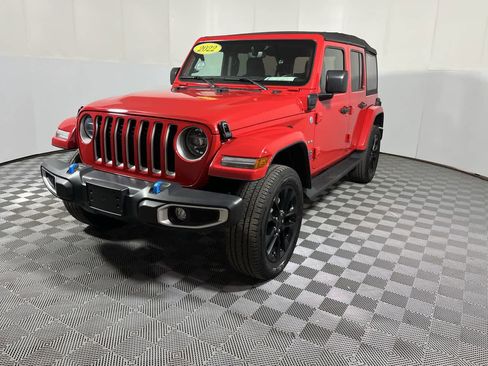 Used 2022 Jeep Wrangler Unlimited Sahara w/ Cold Weather Group AWD/4WD image 4