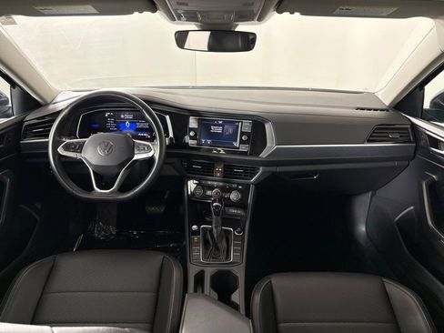 Used 2024 Volkswagen Jetta SE FWD image 36