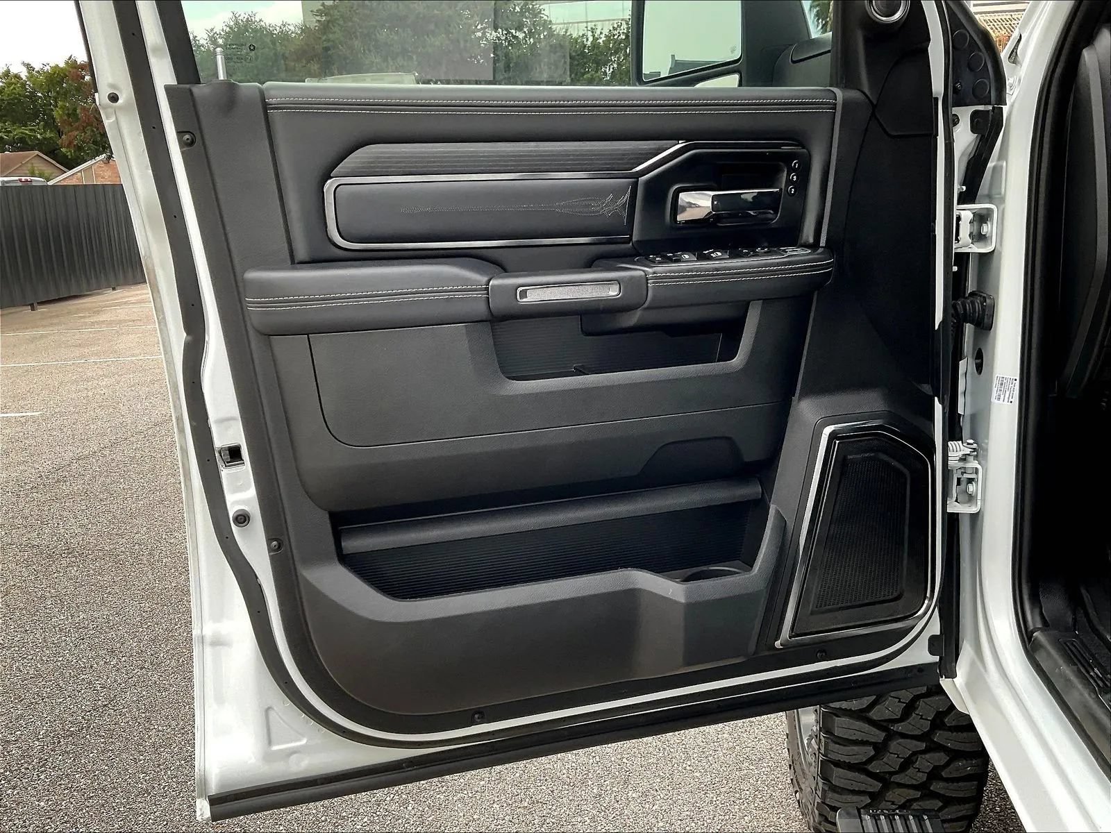 Used 2024 RAM 2500 Limited AWD/4WD image 16