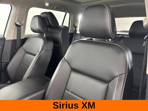 Used 2022 Volkswagen Atlas SE w/ Panoramic Sunroof Package FWD image 11